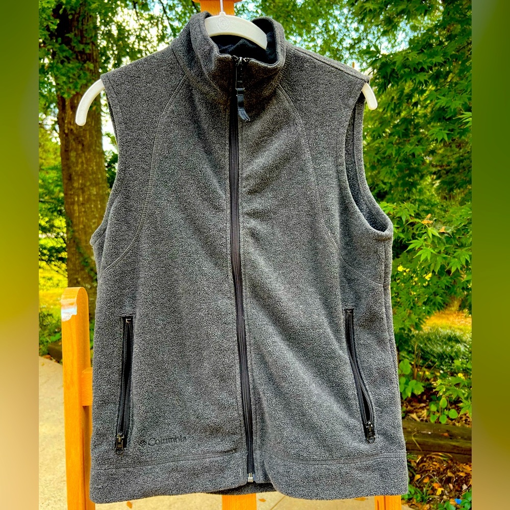 Columbia zip-up fleece vest with pockets. Women’s Small